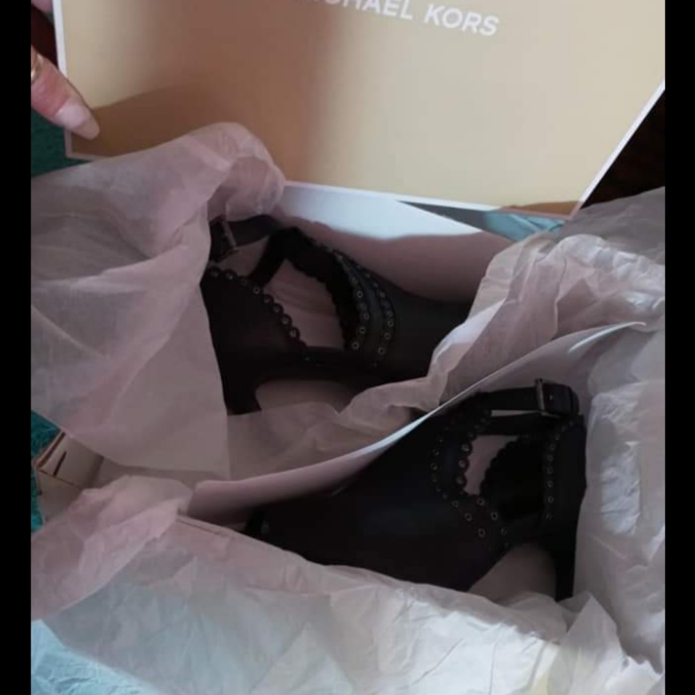 2 Brand new Michael Kors Booties and 2 Converses
